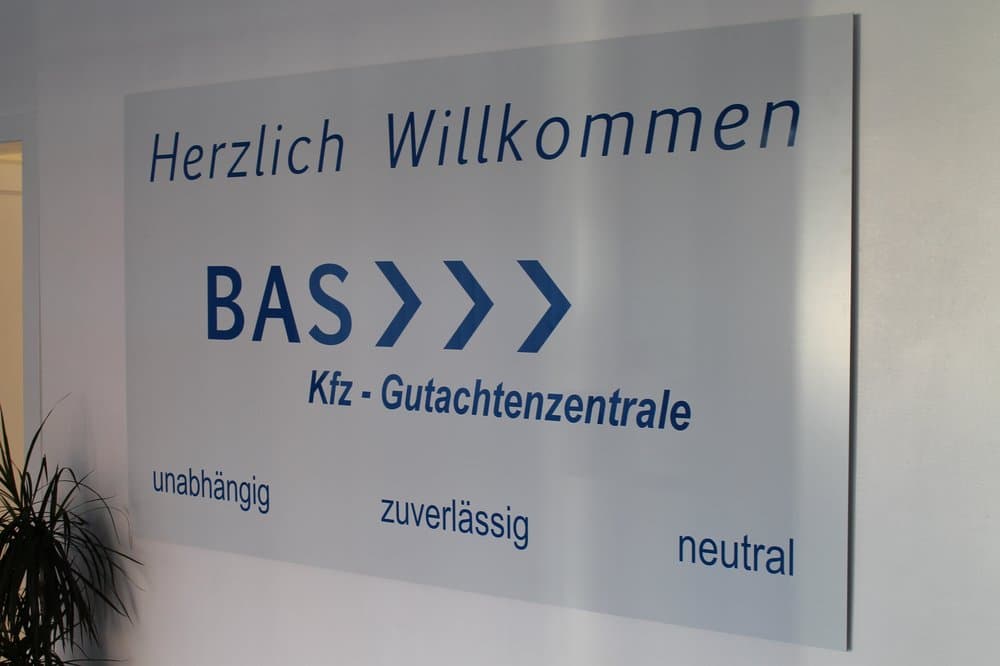 Kfz-Gutachter Bielefeld - Kfz Gutachter Bas | Kfz Sachverständiger Bielefeld